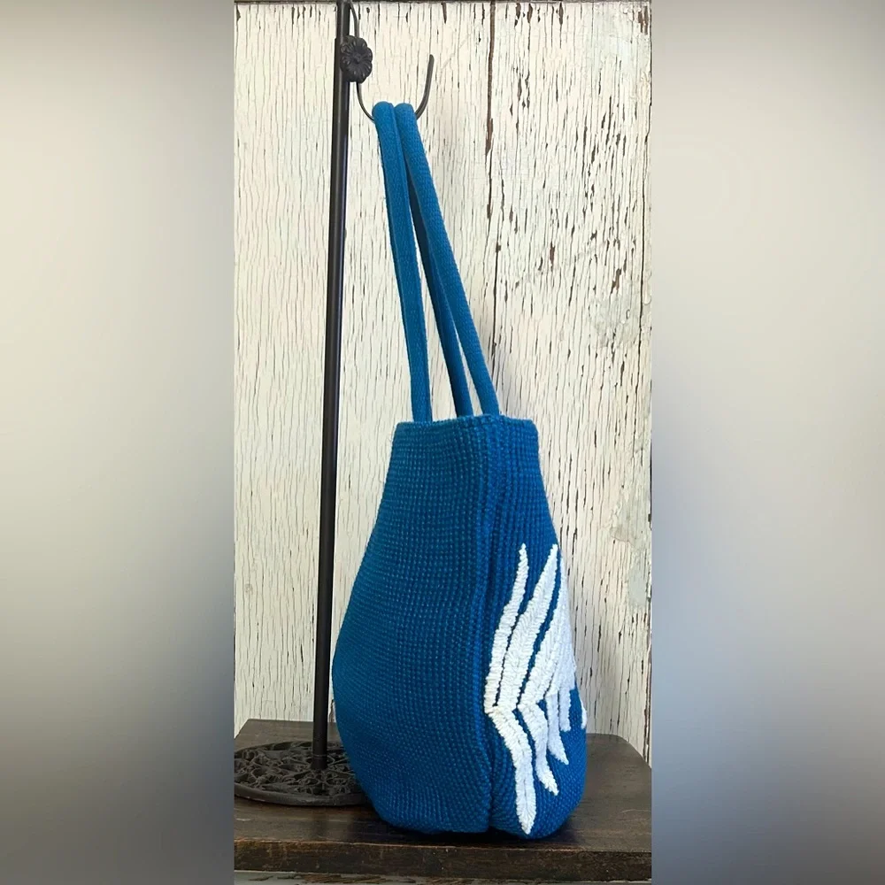 ☀️☀️Christian Siriano‎ Blue and White Tropical Tote-NWT☀️☀️